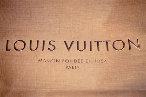 louis vuitton maison fondee 1854 paris foursquare bag|la fondation Louis Vuitton Paris.